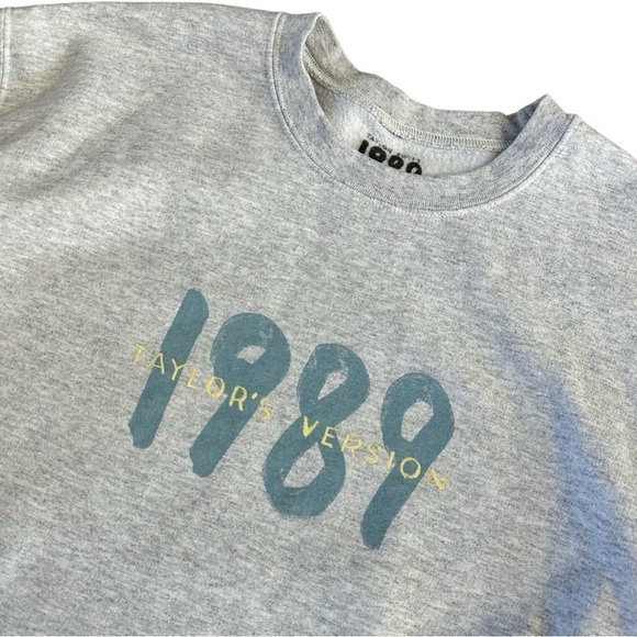 Taylor Swift TS 1989 Spotify Grey Crew Sweatshirt - Picture 3 of 8